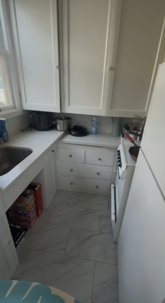 Kitchen - Studio Apartment Close to Campus