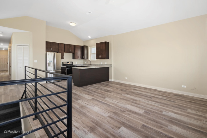 Living Room - *PERFECT for MED stdnts. Private room in medical district within a 3 bed/2 full bathroom home