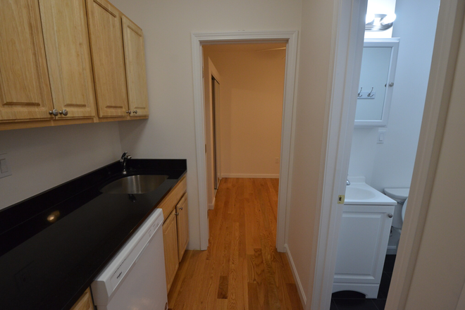 Kitchen - 3 Bed Available 9/1/25! *CONTACT NOAH 603-470-8181* Apartments