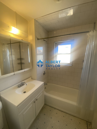 Bathroom - 3 Bed condo on park Drive !!