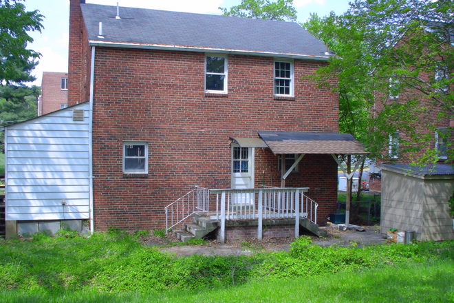 Back - FULLY FURNISHED - 5 BED/4 BATH - $3900 - PETS OK House