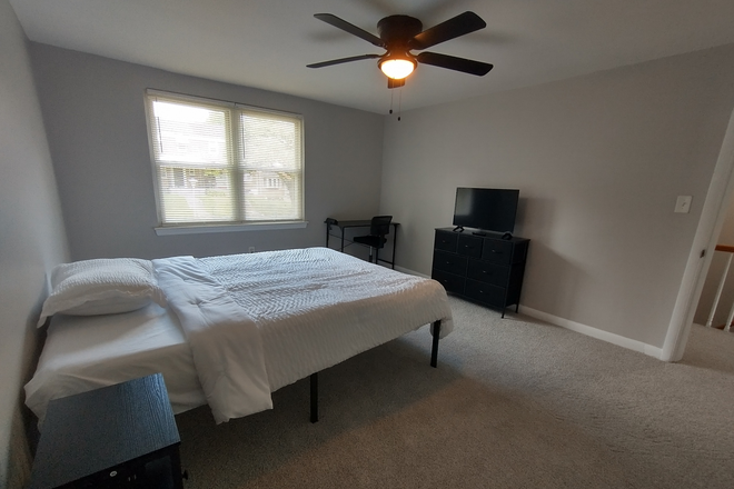 Bedroom 1 - Furnished Rooms Near Lake Walker Shuttle Stop Townhome