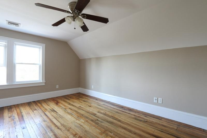 Bedroom - Newly Renovated 4 bed 1 bath in Mission Hill Apartments