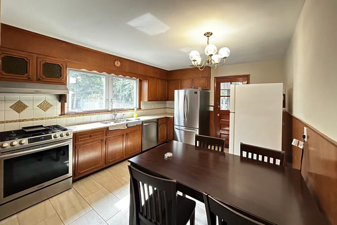 kitchen and dinning table - Furnished room in shared home-Erdman Ave-Princeton