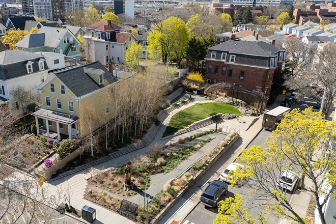 House and Symphony Park - 2BR Apartment – Park Views, Laundry, Parking – 44 Pearl St, Somerville