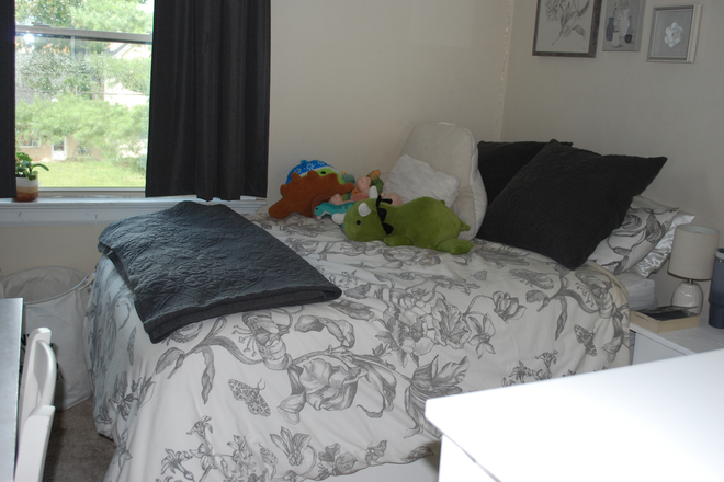 Bedroom - Cleneay & Montgomery 4bdr house with large yard