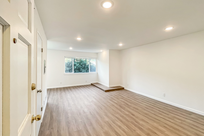 Front Door - 2Bd/2Ba Modern Living Steps from UC Berkeley & Gourmet Ghetto Apartments