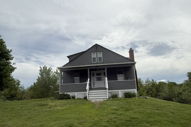 Exterior - 200 Sunderland-4BR 1.5BTH (Mill District)FIRST MONTH'S RENT FREE MENTION THIS AD AND SIGN BY 6/15! House