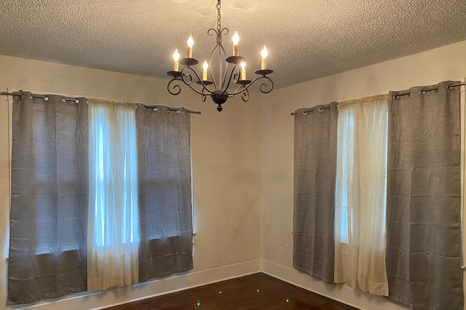 living room 2 - Walk or Bike from 3 BR 2 AB on South side of LSU House