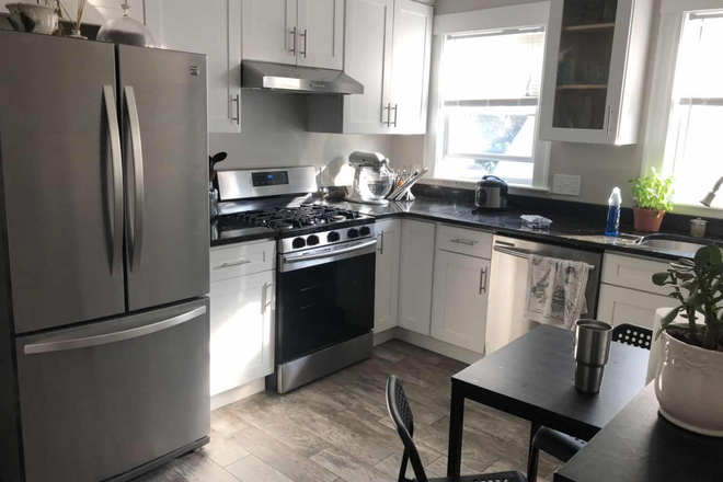 Eat-in Kitchen - Gorgeous 1 BR Suite in 4 BR Condo in Desirable Neighborhood Close to Tufts