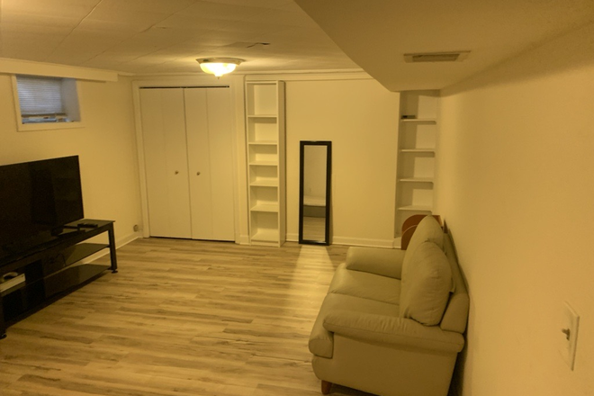 bedroom - English Basement in family house, Van Ness