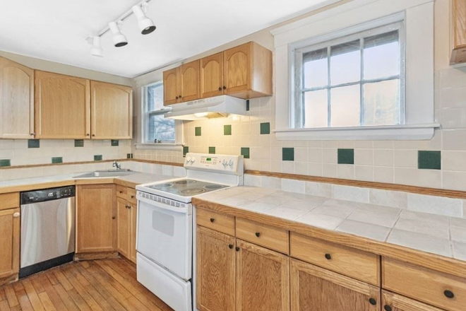 Kitchen - Spacious 5 bedroom apartment w/ in-unit Laundry and Parking included!