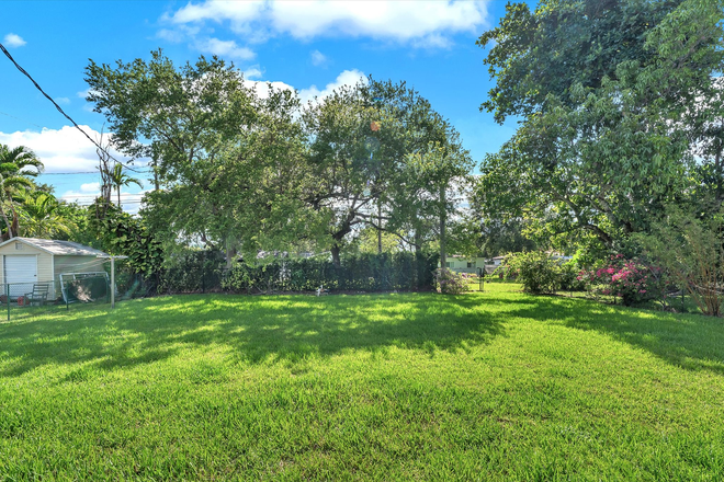 backyard - Beautifully renovated 4 Bedroom, 3 Bath home!