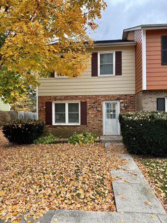 - Beautiful Townhouse in Prime Location  - 207 Lester Pl, Christiansburg