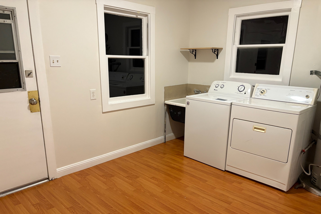 Laundry Area - Quaint 3 Bedroom, 2 bathroom home in Berkeley, Poets Corner Neighborhood. Available now