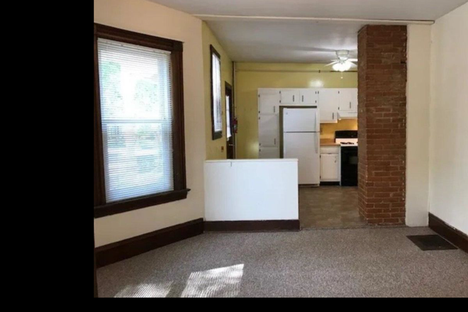 Living room - 2br near UVM on Loomis St Duplex