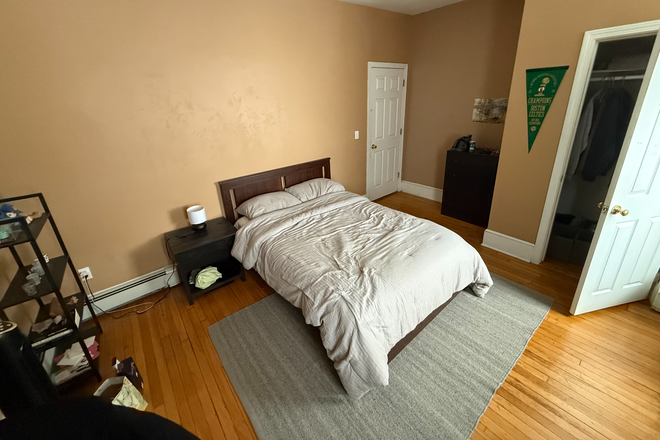Bedroom - Room Available for Sublet, right next to Harvard Ave stop