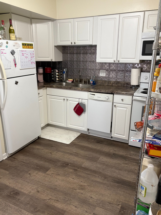 Kitchen - 1BD in 4BD/2BA Apartment Summer Sublease