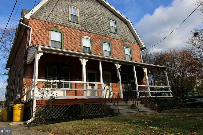 Street view - Student Approved House Available for 26-27 School Year