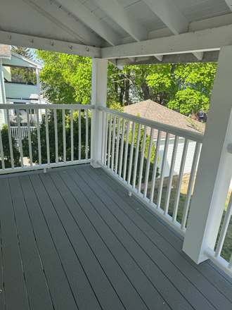 Back Porch - Looking for roommate - 2 Bed/1 Bath Unit Close to Waverley square