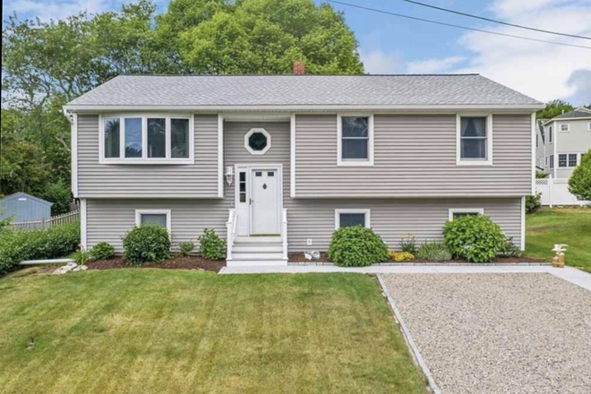 Plenty of parking - Bonnet Shores 3 Bed 2 Bath Academic Rental - Beautiful House