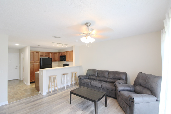 Living room - 3 bedroom/2 bathroom condo for rent in Hunters Ridge! Now Pre-leasing for the 26-27 year!