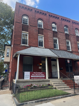 Quiet property, very convenient location - 224 South 43rd Street Apartments
