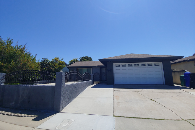 Front house - 3 bed 2 ba 2 car garage - 15 min from UCSD