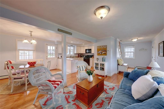 Living Room - Available for a group of 3! Beautiful 3 bedroom home in Point Judith!