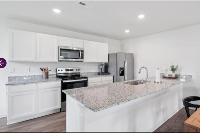 Kitchen - Townhouse close to Medical Campus