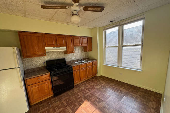 Kitchen - Room in 2 Bed - 1 Bathroom close to campus (3 min walk)