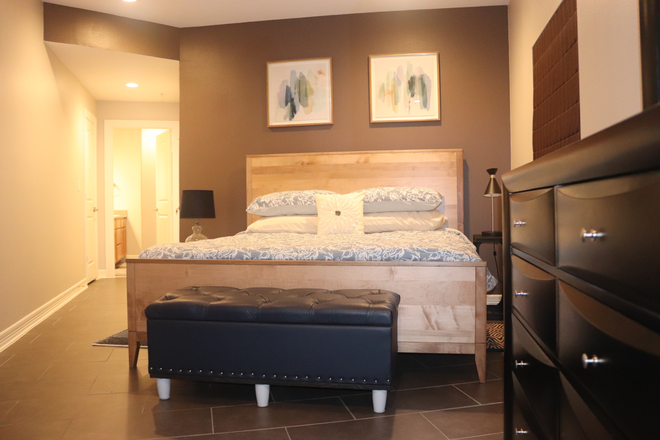 Primary Bedroom - King bed - THE CHENEVERT - ALL BILLS INCL, FURNISHED, STOCKED KITCHEN, MINUTES TO CAMPUS!