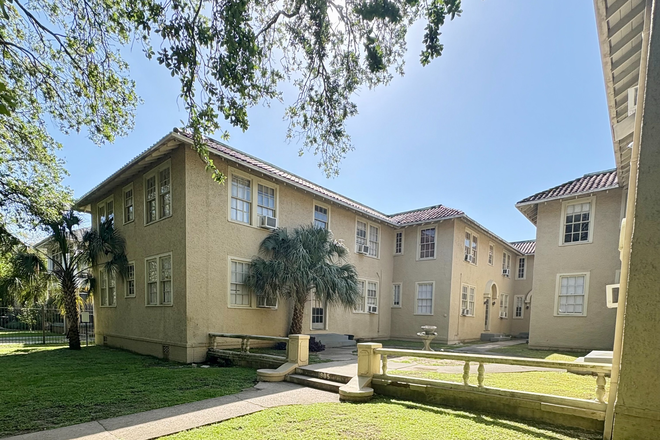 HISTORIC - CHARMING CORNER UNIT-STREET CAR ACCESS! Apartments