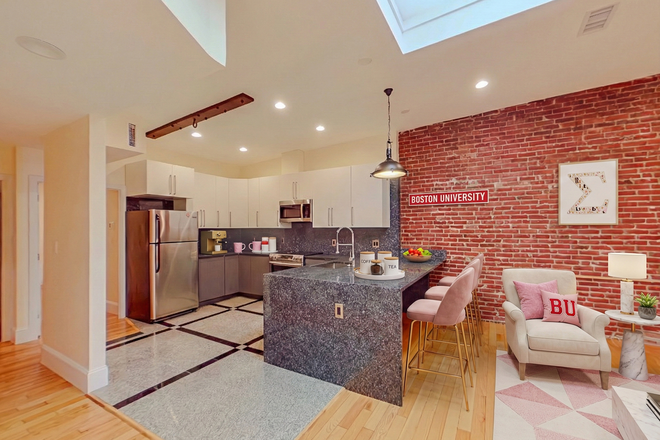 Unit - SAINT MARY'S! STUNNING 4 BED 2 BATH LUXURY APARTMENT FOR SEPTEMBER 1!