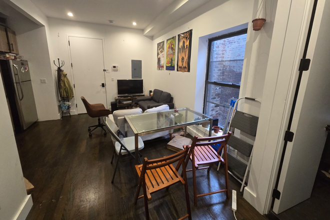 Living Room/Kitchen - 2 private rooms in Bushwick, Brooklyn (right next to the L Station) Apartments