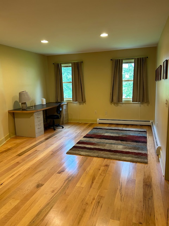 Den (couch being delivered) - Lovely two rooms for rent House