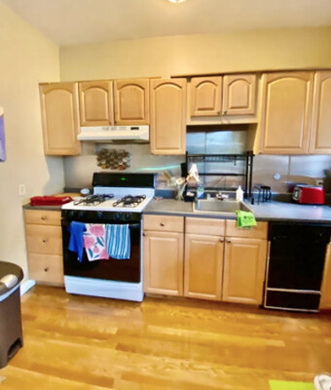 LIVING - BEAUTIFUL 1 BED WITH CENTRAL A/C AVAIL. 9/1/25! Apartments