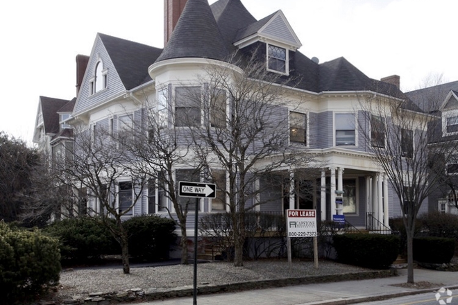 295 Angell - 2 Bedr/1Bath - above Chipotle on 3rd floor! Apartments