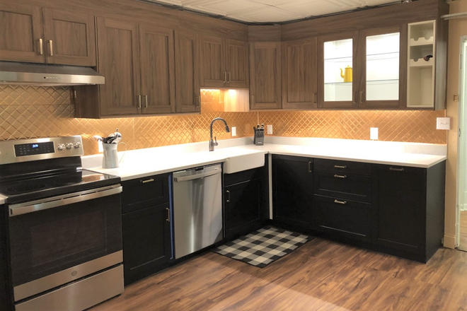 Eat-in Kitchen- table, cabinets, refrigerator, oven, stove, microwave, dishwasher - Gorgeous Garden Apartment in Roland Park