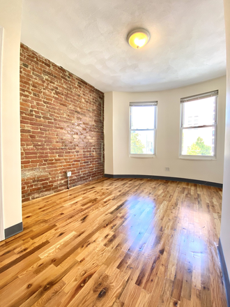 Call NOW for showings! 617-236-8600 - HUNTINGTON AVE - MISSION PRK E LINE STOP - LRG 3BR/1BA W/ EXP BRICK, LNDRY IN BLDNG FOR *9/1/2025*