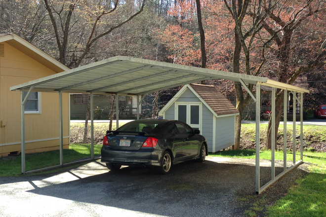 Prestige Rd - 35 Prestige Rd.  5 minutes to WCU campus. 1.5 miles House