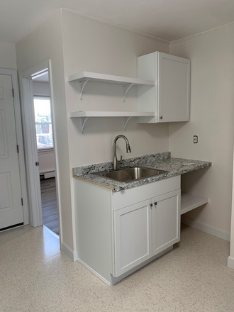 kitchen - Newly Renovated 1st floor with large back yard in Fox Point Apartments