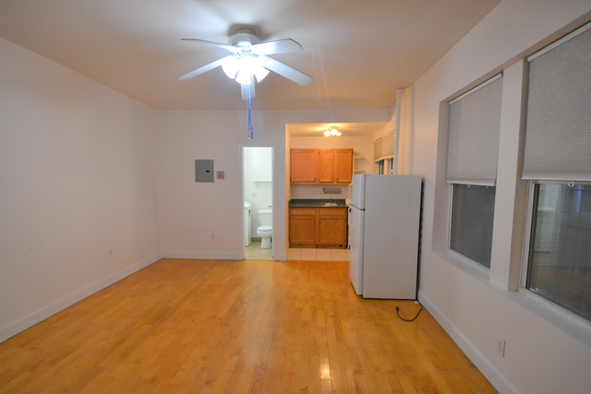 . - 1 Bed 1BA on Symphony Rd Avail 9/1