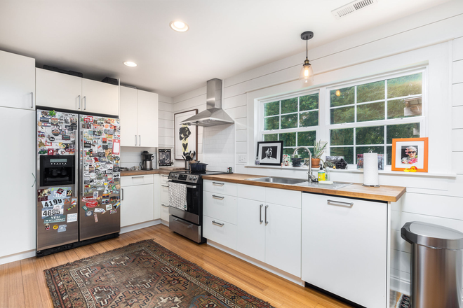 Kitchen - 3BR/2BA Home, 7 Minutes from MUSC, 1 mile from Whole Foods