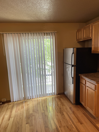 QS - Studio 1 Block from Campus! Awesome Real Wood Floors - Free Internet Apartments