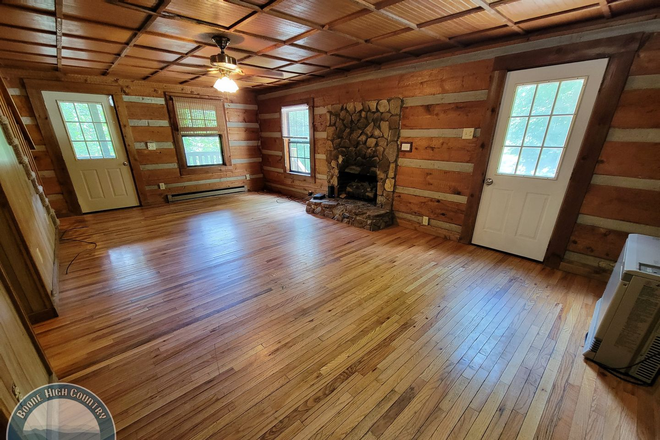 Photo - 3bd Log Home Close to Town