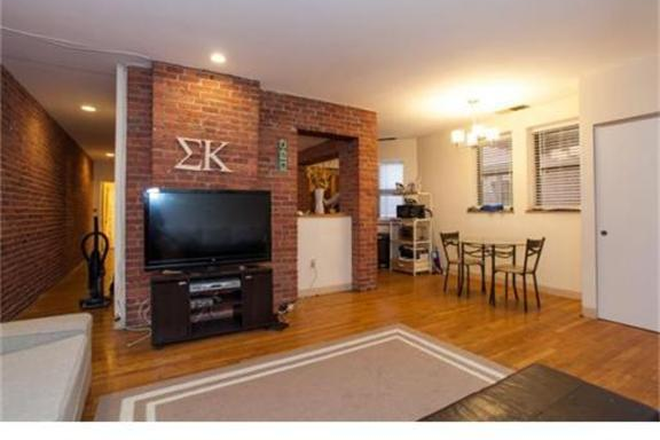 LIVING - LOCATION!!! 2 BED ON GAINSBOROUGH WITH IN UNIT LAUNDRY! 9/1/25!