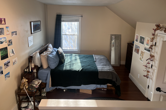 right side of the room! - July/August lease takeover, possible Sept renewal Duplex