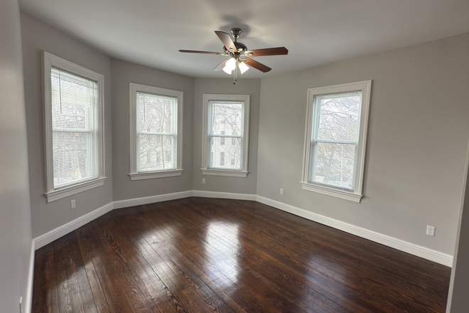 LIVING - UPDATED 2 BED IN INMAN SQUARE!