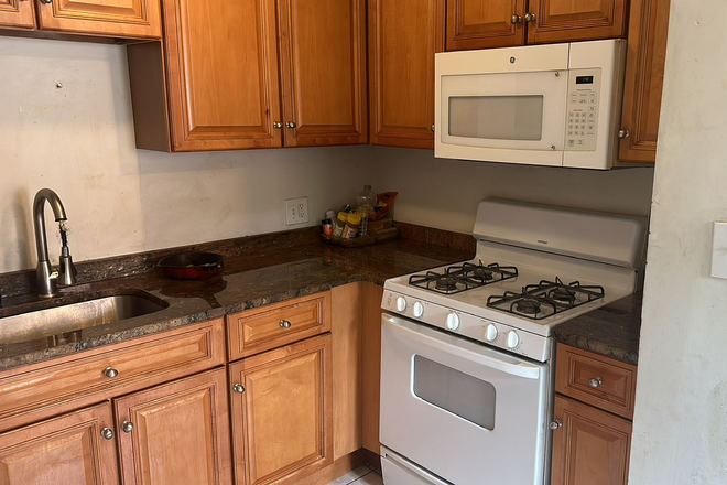 Kitchen - Private room in 6 Bed 3 Bath house, Near University of Maryland College Park